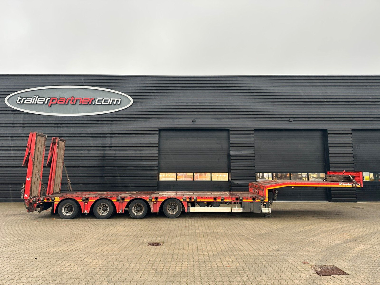 Kässbohrer 4 achs tieflader / ausziehbar - عربة منخفضة مسطحة نصف مقطورة: صورة 1 Kässbohrer 4 achs tieflader / ausziehbar - عربة منخفضة مسطحة نصف مقطورة: صورة 1