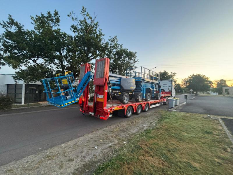 Kässbohrer LOWBED LB3E - عربة منخفضة مسطحة نصف مقطورة: صورة 1 Kässbohrer LOWBED LB3E - عربة منخفضة مسطحة نصف مقطورة: صورة 1