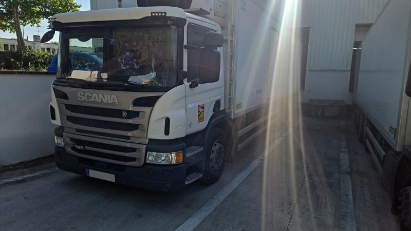 Scania P 320 - شاحنة الفريزر: صورة 1 Scania P 320 - شاحنة الفريزر: صورة 1