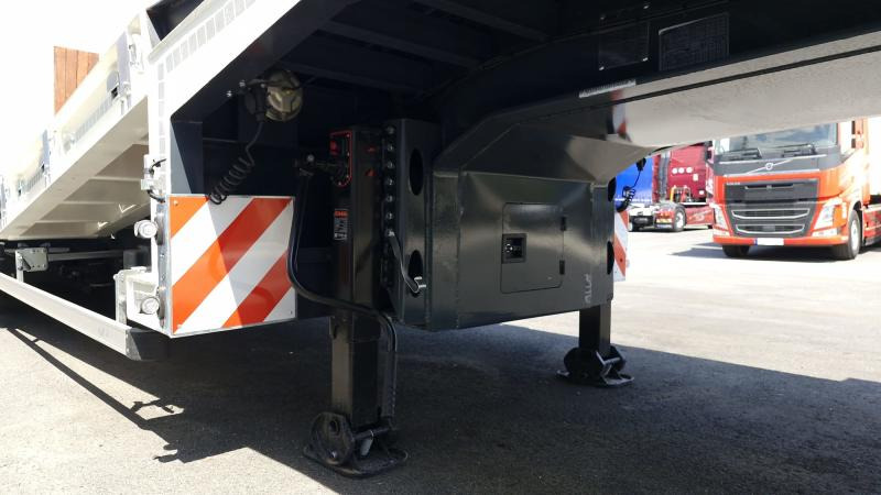 Syltrailer SYL table hydraulique (Location / Rent) F3W1L1B - عربة منخفضة مسطحة نصف مقطورة: صورة 5 Syltrailer SYL table hydraulique (Location / Rent) F3W1L1B - عربة منخفضة مسطحة نصف مقطورة: صورة 5