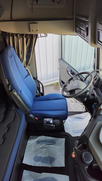 Interior photo 2: جديدة وحدة جر Volvo FH 500 Globetrotter XXL (Location / Rent)