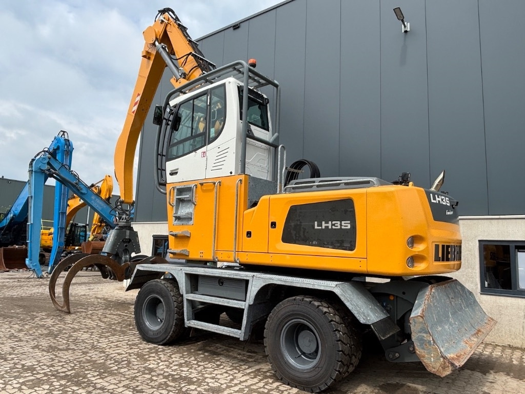 Liebherr LH 35 Timber Litronic - LH 30 - LH 40 - معالج النفايات: صورة 2 Liebherr LH 35 Timber Litronic - LH 30 - LH 40 - معالج النفايات: صورة 2