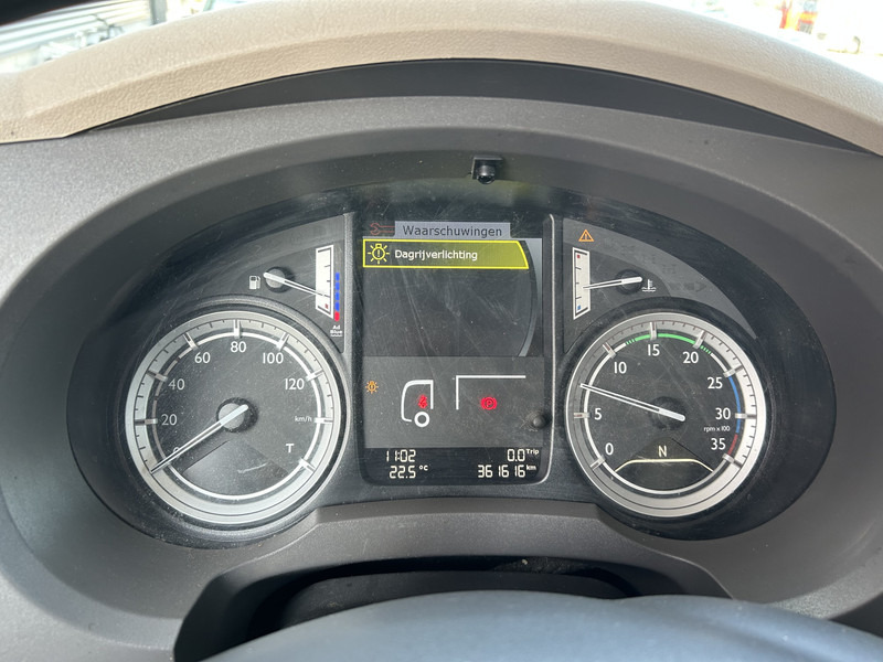 DAF LF 210 FA / 12 Ton / 361 dkm / Curtainside / Loadlift / NL Truck - شاحنة ستارة: صورة 4 DAF LF 210 FA / 12 Ton / 361 dkm / Curtainside / Loadlift / NL Truck - شاحنة ستارة: صورة 4