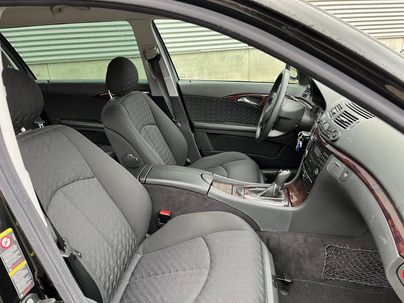 سيدان Mercedes-Benz E-Klasse / Limousine / 240 Avantgarde / 4-Matic / 8-pers / APK/TUV 09-2026 /: صورة 6