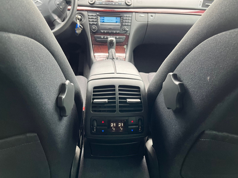 سيدان Mercedes-Benz E-Klasse / Limousine / 240 Avantgarde / 4-Matic / 8-pers / APK/TUV 09-2026 /: صورة 16