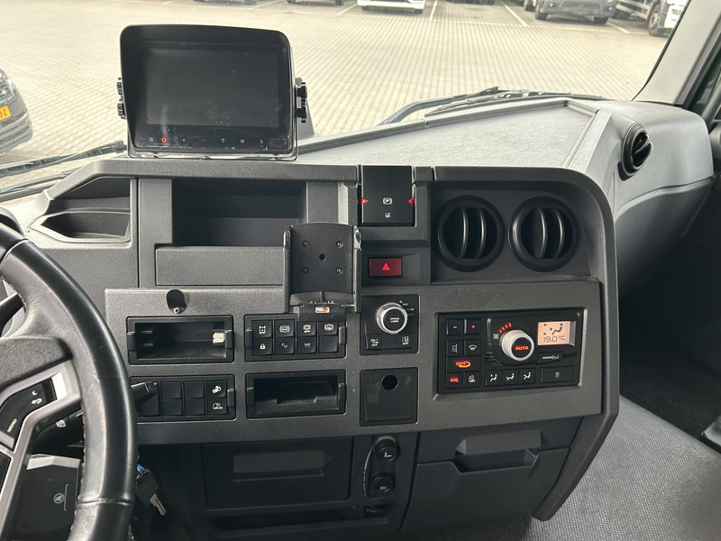 Renault T 380 Comfort / 820 dkm / Curtainside / Loadlift / APK TUV 02-26 - شاحنة ستارة: صورة 5 Renault T 380 Comfort / 820 dkm / Curtainside / Loadlift / APK TUV 02-26 - شاحنة ستارة: صورة 5