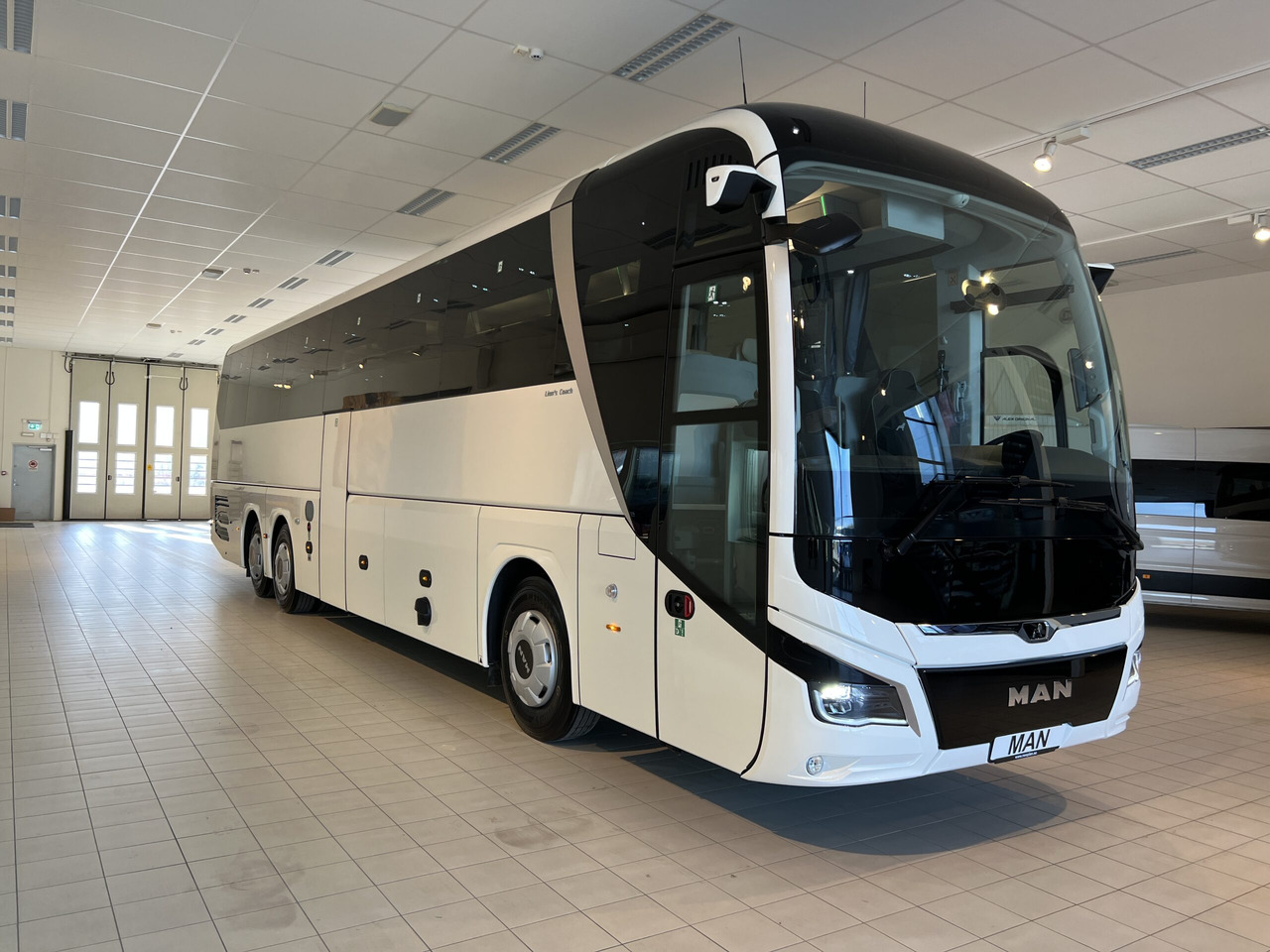MAN Lions Coach R09 Euro 6E (Dark Edition) - مركبة كوتش: صورة 2 MAN Lions Coach R09 Euro 6E (Dark Edition) - مركبة كوتش: صورة 2