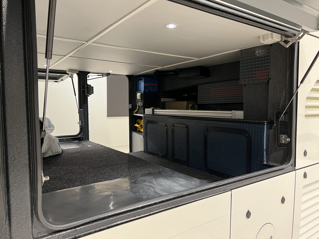 مركبة كوتش NEOPLAN SKYLINER P06 Euro 6E V.I.P / Exclusive Class (Dark Edition): صورة 27
