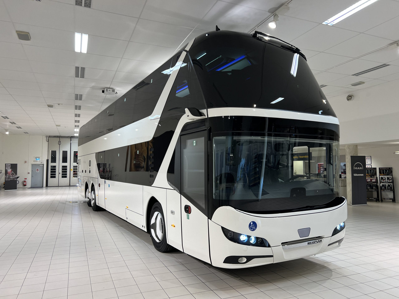 مركبة كوتش NEOPLAN SKYLINER P06 Euro 6E V.I.P / Exclusive Class (Dark Edition): صورة 8