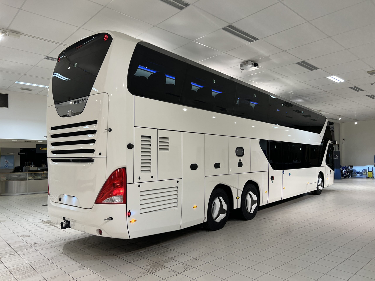 مركبة كوتش NEOPLAN SKYLINER P06 Euro 6E V.I.P / Exclusive Class (Dark Edition): صورة 6