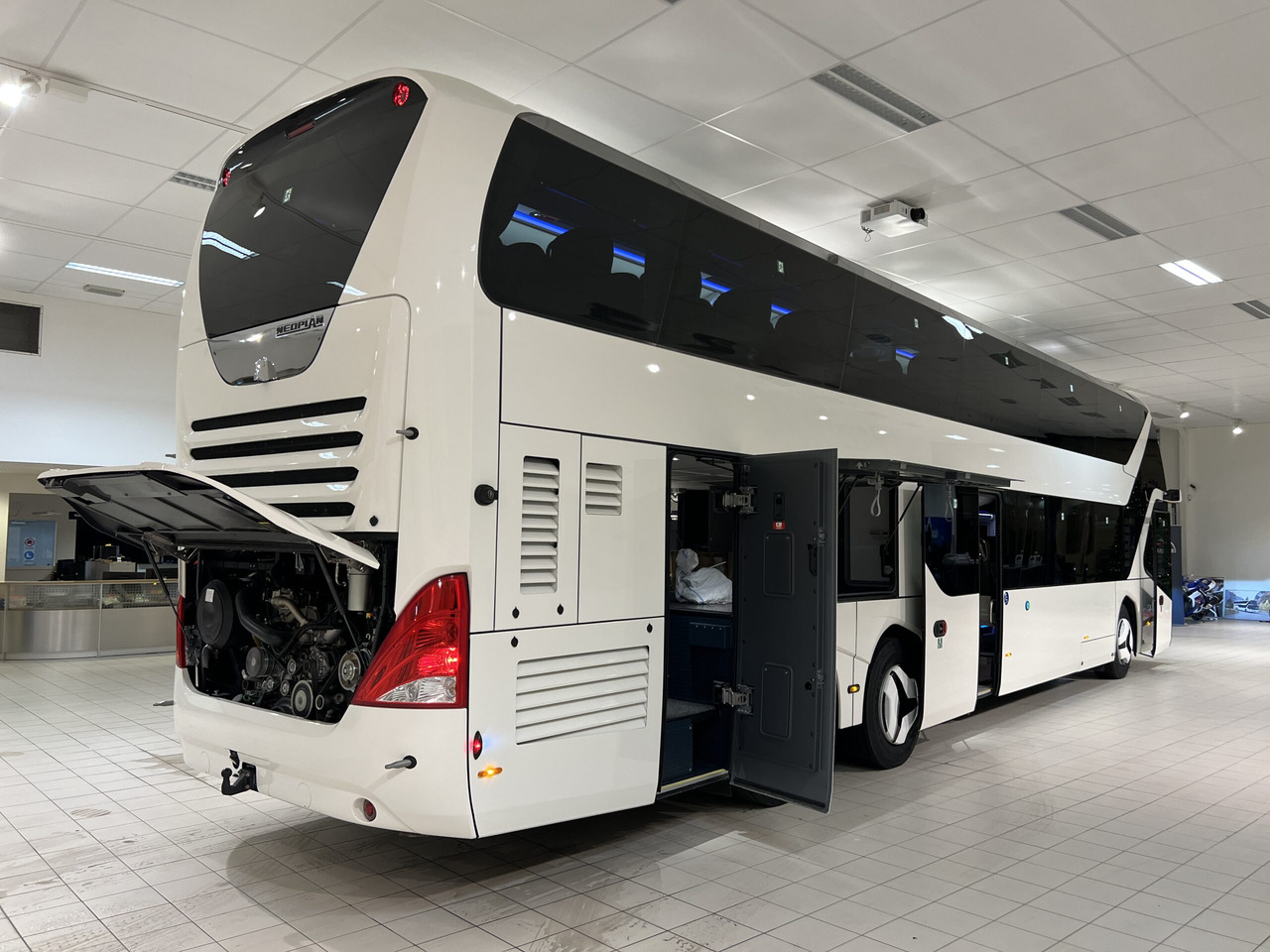 مركبة كوتش NEOPLAN SKYLINER P06 Euro 6E V.I.P / Exclusive Class (Dark Edition): صورة 32