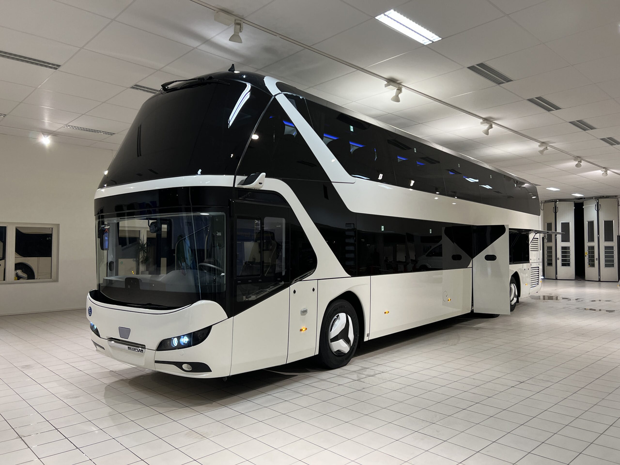 مركبة كوتش NEOPLAN SKYLINER P06 Euro 6E V.I.P / Exclusive Class (Dark Edition): صورة 20