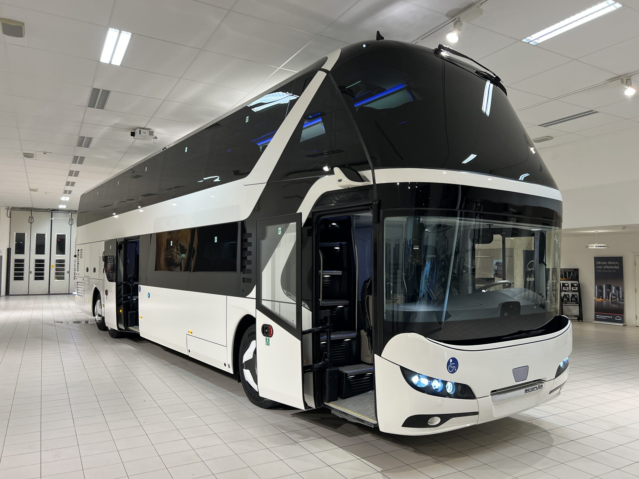 مركبة كوتش NEOPLAN SKYLINER P06 Euro 6E V.I.P / Exclusive Class (Dark Edition): صورة 12