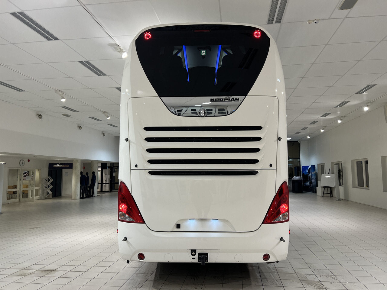 NEOPLAN SKYLINER P06 Euro 6E V.I.P / Exclusive Class (Dark Edition) - مركبة كوتش: صورة 5 NEOPLAN SKYLINER P06 Euro 6E V.I.P / Exclusive Class (Dark Edition) - مركبة كوتش: صورة 5