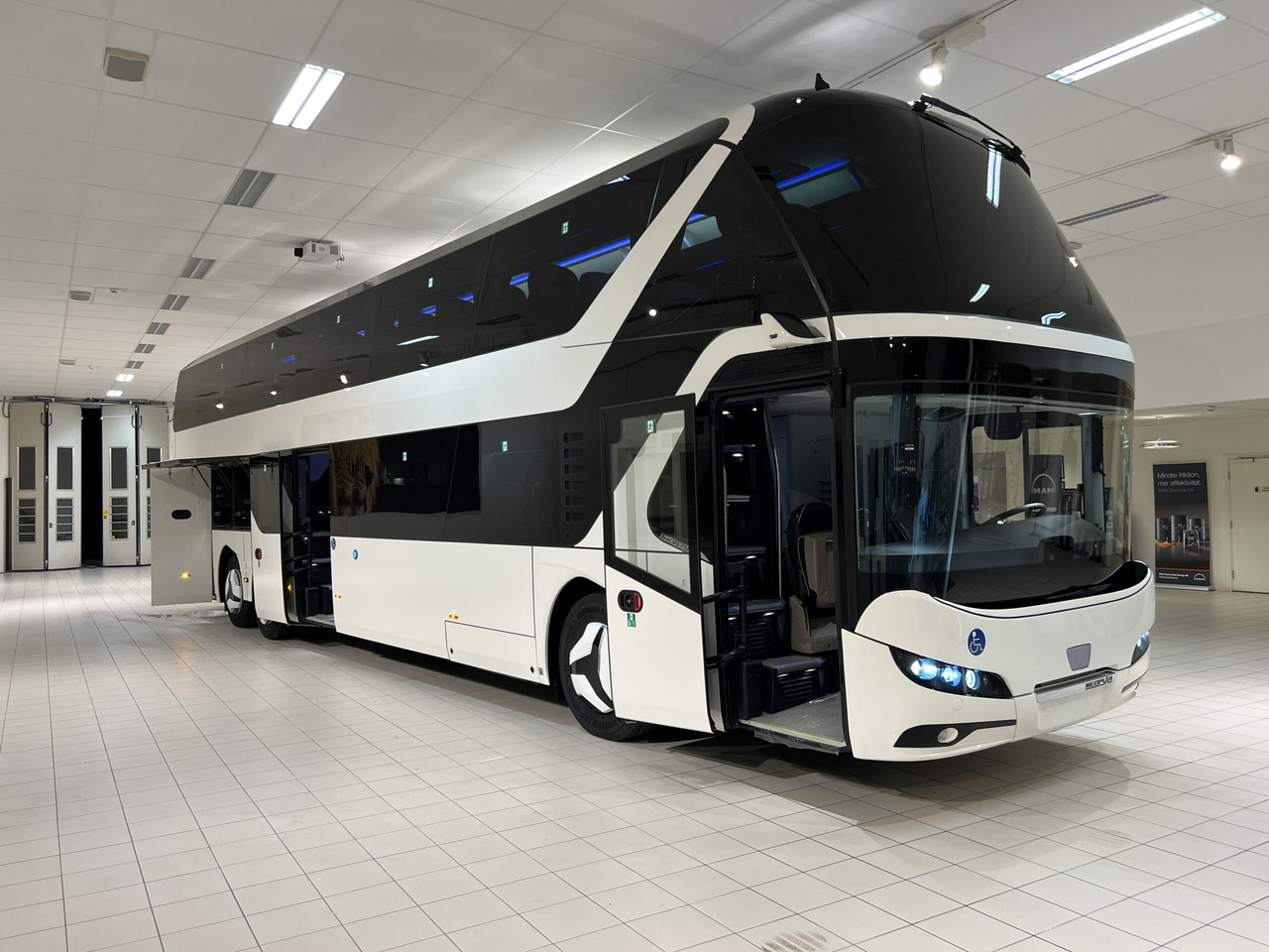 مركبة كوتش NEOPLAN SKYLINER P06 Euro 6E V.I.P / Exclusive Class (Dark Edition): صورة 42