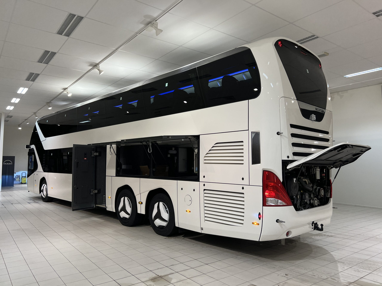 مركبة كوتش NEOPLAN SKYLINER P06 Euro 6E V.I.P / Exclusive Class (Dark Edition): صورة 21