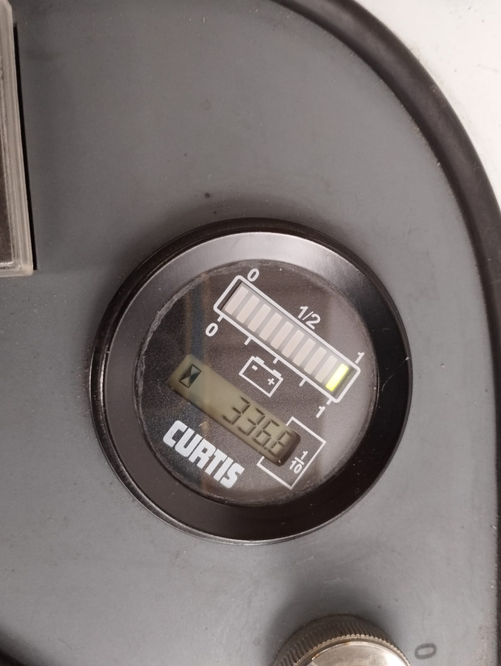 DULEVO 1100 EH - كناسة المناطق الصناعية: صورة 3 DULEVO 1100 EH - كناسة المناطق الصناعية: صورة 3