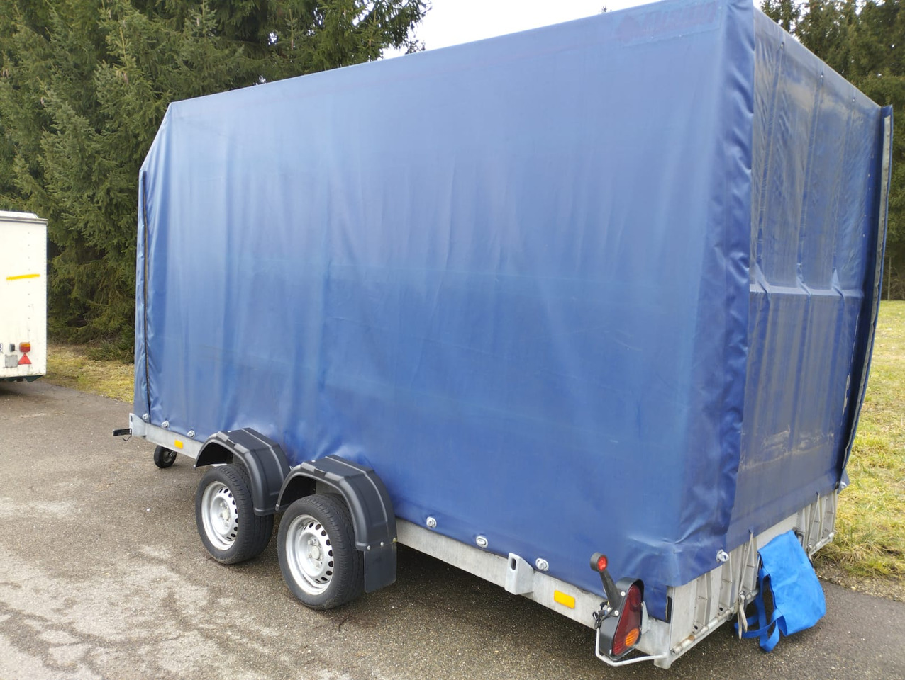 VEZEKO 400 x 187 3,5 t Absenkanhänger Huski 40.35 - مقطورة ستارة جانبية: صورة 2 VEZEKO 400 x 187 3,5 t Absenkanhänger Huski 40.35 - مقطورة ستارة جانبية: صورة 2