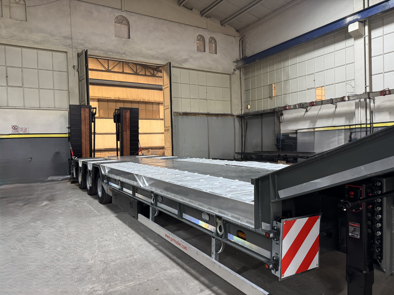 GVN Trailer 3 AXLE LOWBED WITH WHEEL RECESSES - عربة منخفضة مسطحة نصف مقطورة: صورة 3 GVN Trailer 3 AXLE LOWBED WITH WHEEL RECESSES - عربة منخفضة مسطحة نصف مقطورة: صورة 3