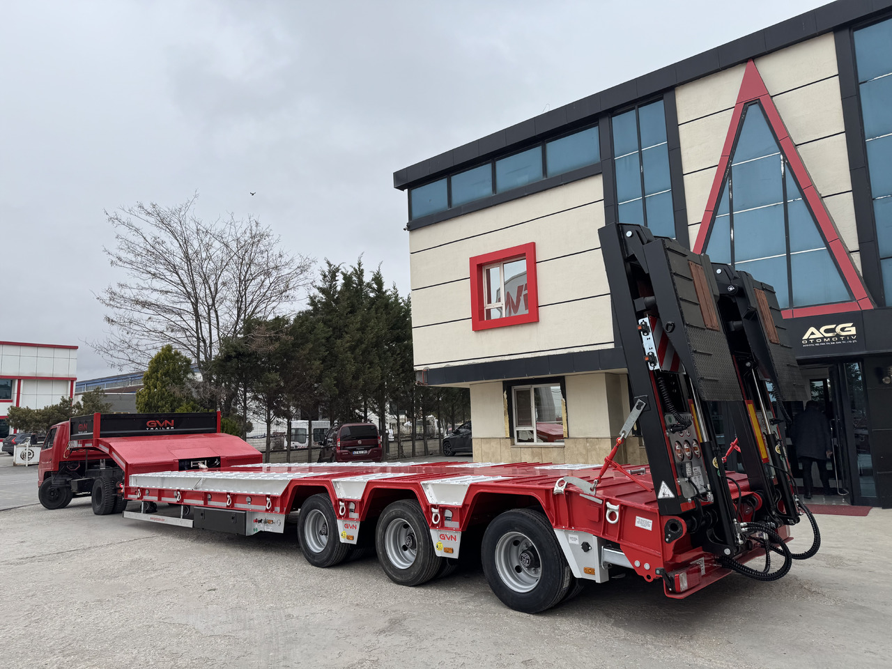 GVN Trailer 3 AXLE LOWBED WITH WHEEL RECESSES - عربة منخفضة مسطحة نصف مقطورة: صورة 1 GVN Trailer 3 AXLE LOWBED WITH WHEEL RECESSES - عربة منخفضة مسطحة نصف مقطورة: صورة 1