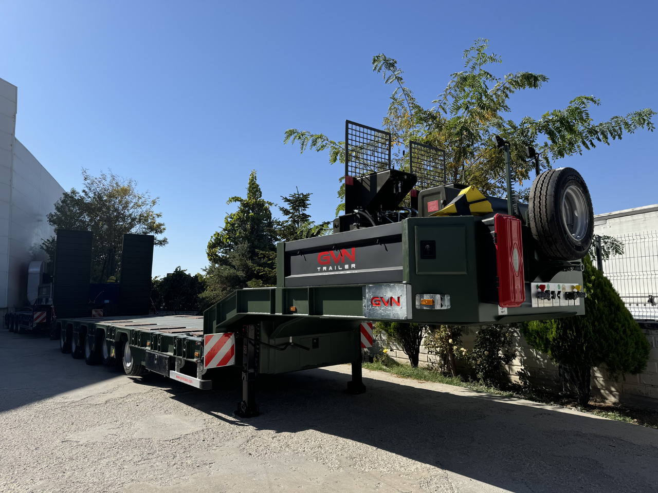 GVN Trailer 5 AXLE LOWBED - عربة منخفضة مسطحة نصف مقطورة: صورة 4 GVN Trailer 5 AXLE LOWBED - عربة منخفضة مسطحة نصف مقطورة: صورة 4