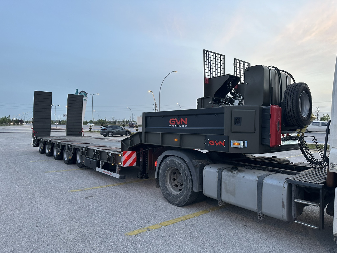 GVN Trailer 5 AXLE LOWBED - عربة منخفضة مسطحة نصف مقطورة: صورة 2 GVN Trailer 5 AXLE LOWBED - عربة منخفضة مسطحة نصف مقطورة: صورة 2