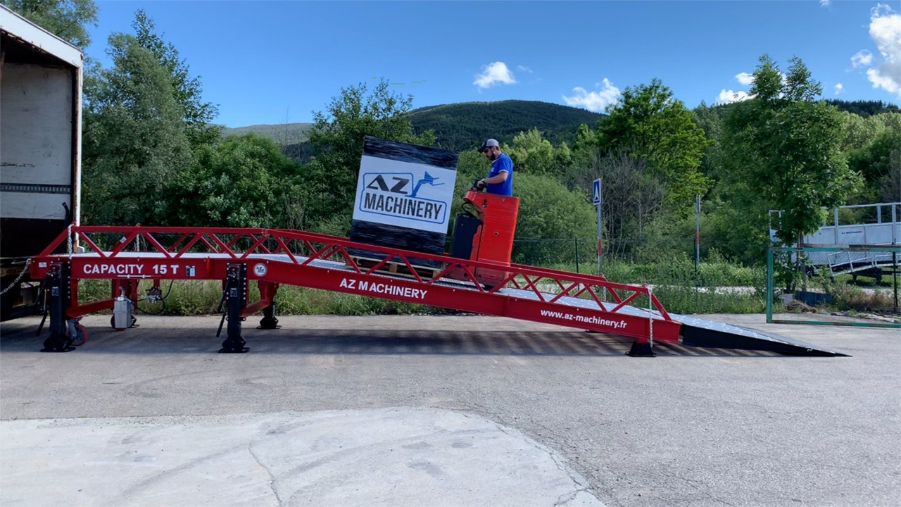Loading Ramp with with hydraulic tilting bridge - AZ RAMP - STAR- 8T. 8 ton capacity - منحدر تحميل: صورة 4 Loading Ramp with with hydraulic tilting bridge - AZ RAMP - STAR- 8T. 8 ton capacity - منحدر تحميل: صورة 4