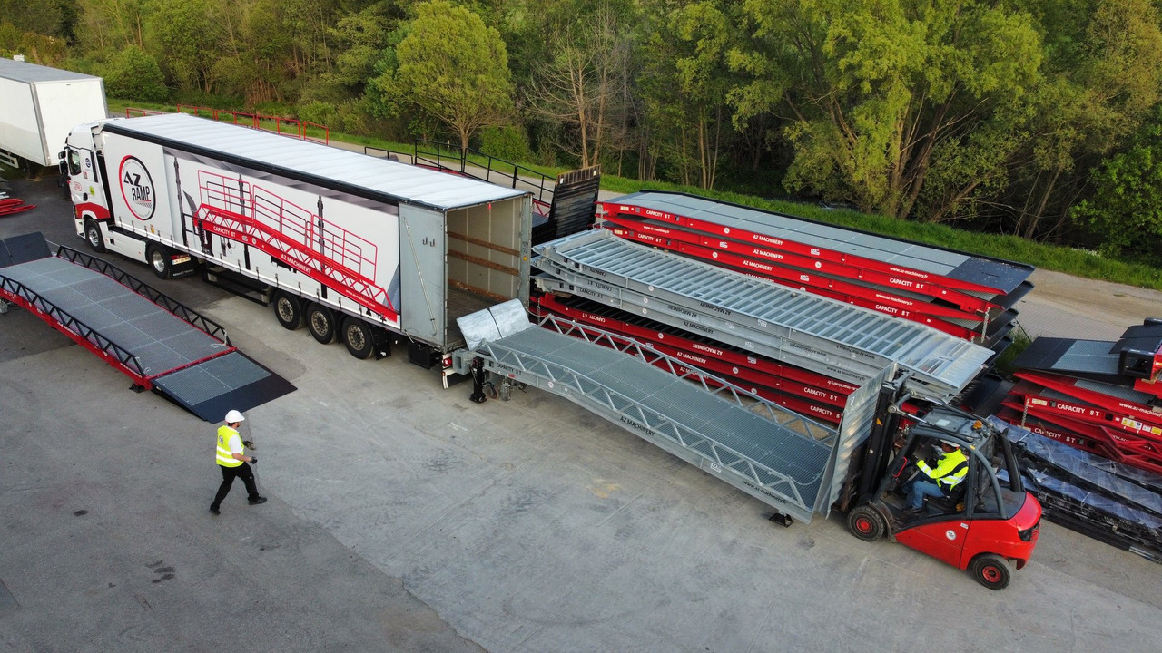 Loading Ramp with with hydraulic tilting bridge - AZ RAMP - STAR- 8T FULL GALVA - منحدر تحميل: صورة 2 Loading Ramp with with hydraulic tilting bridge - AZ RAMP - STAR- 8T FULL GALVA - منحدر تحميل: صورة 2