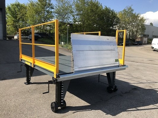 Mobil Loading Table AZ RAMP-SIMPLY 180 -10 T Capacity - منحدر تحميل: صورة 2 Mobil Loading Table AZ RAMP-SIMPLY 180 -10 T Capacity - منحدر تحميل: صورة 2
