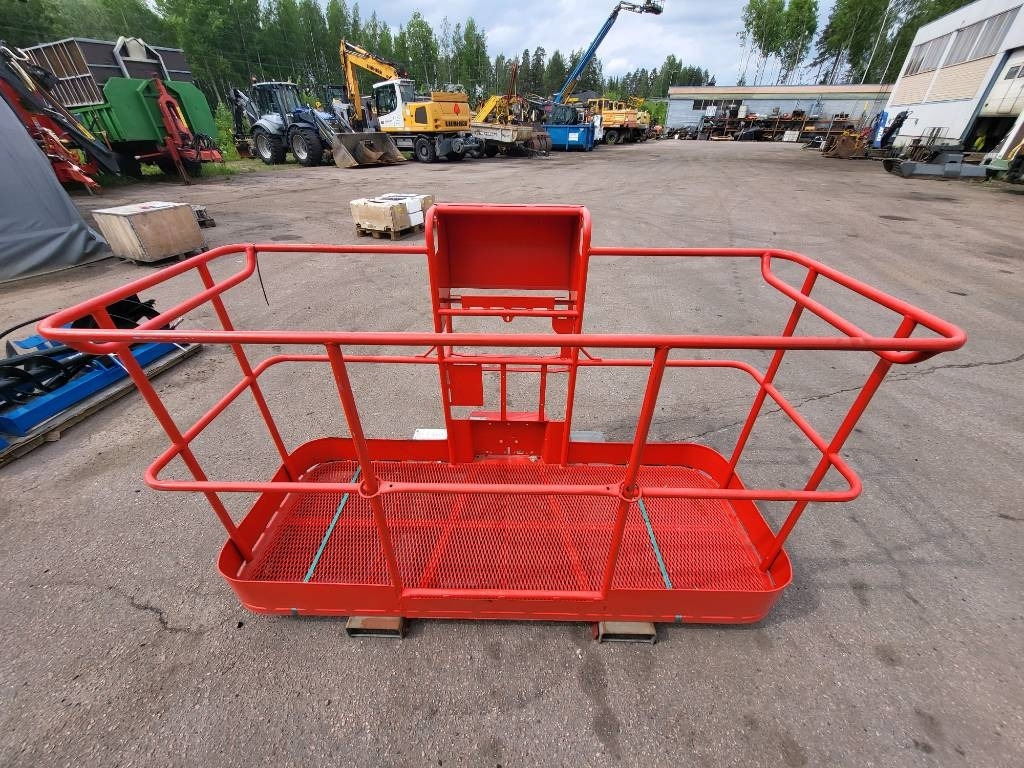 Manitou 200 ATJ kori - الرأسي رفع الصاري: صورة 2 Manitou 200 ATJ kori - الرأسي رفع الصاري: صورة 2