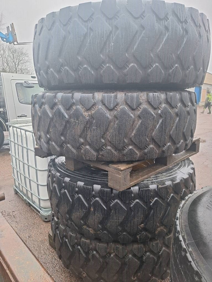 Maxam 17.5R25 4kpl renkaat - إطارات - آلات البناء: صورة 3 Maxam 17.5R25 4kpl renkaat - إطارات - آلات البناء: صورة 3