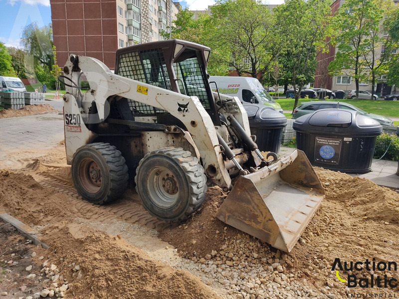 Bobcat S 250 - شيول صغير: صورة 2 Bobcat S 250 - شيول صغير: صورة 2