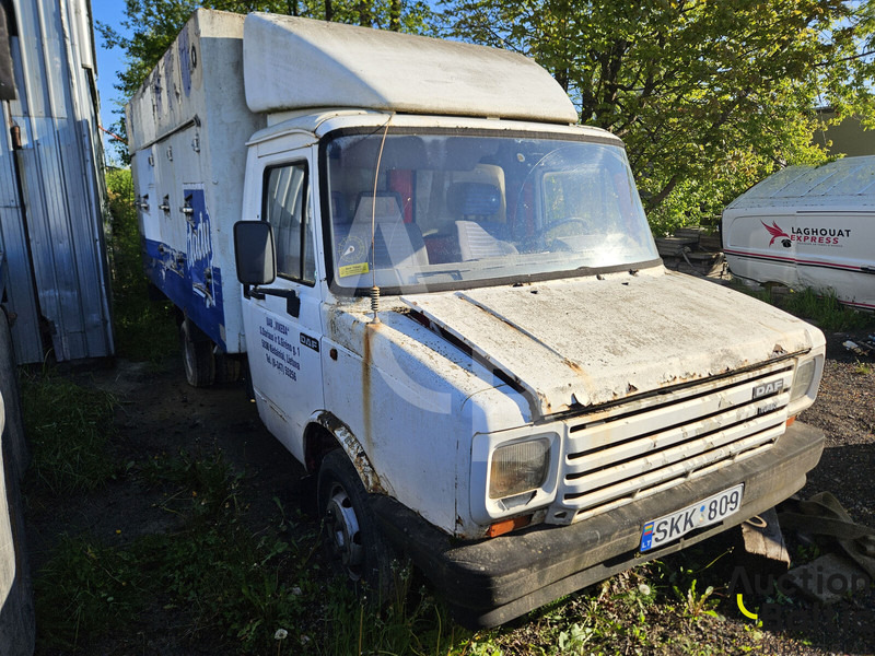 DAF V 400 - شاحنة مغلقة الصندوق: صورة 1 DAF V 400 - شاحنة مغلقة الصندوق: صورة 1