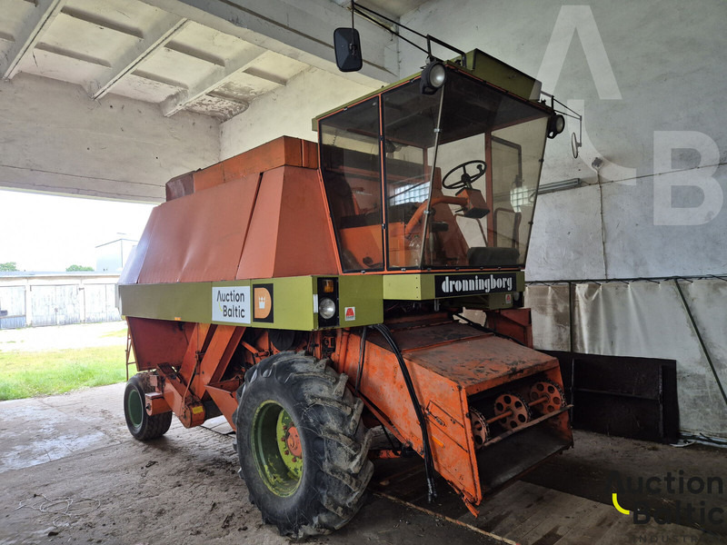 Dronningborg D1900 - حصادة موحَّدة: صورة 1 Dronningborg D1900 - حصادة موحَّدة: صورة 1