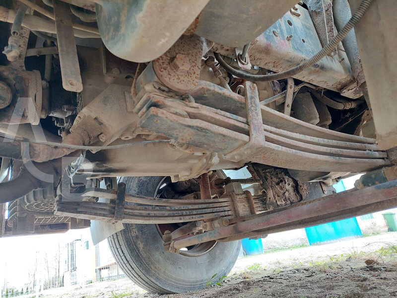 شاحنات مسطحة, شاحنة كرين Iveco 180E18: صورة 14