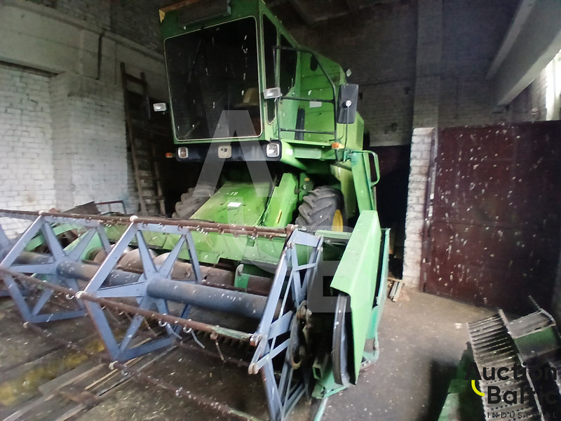 John Deere 1055 - حصادة موحَّدة: صورة 3 John Deere 1055 - حصادة موحَّدة: صورة 3