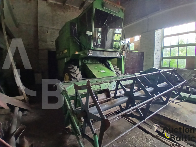 John Deere 1055 - حصادة موحَّدة: صورة 2 John Deere 1055 - حصادة موحَّدة: صورة 2