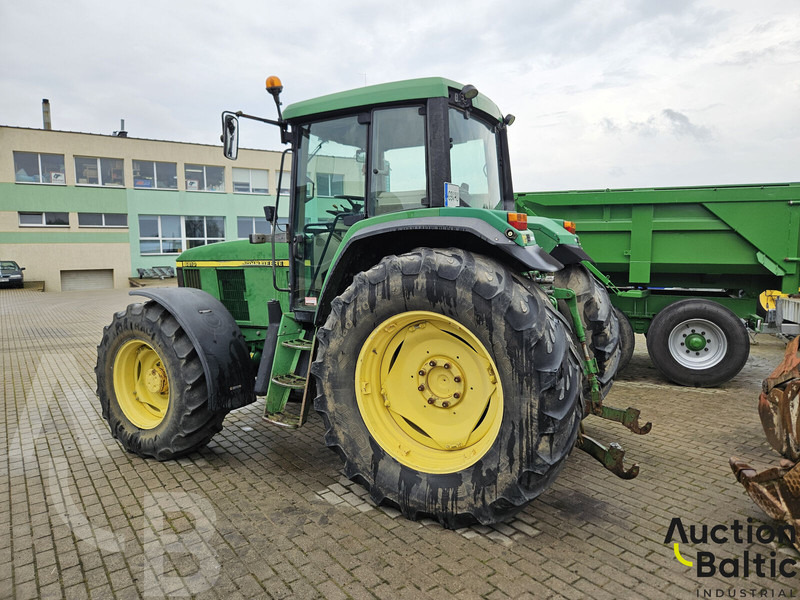 John Deere 6810 - جرار: صورة 3 John Deere 6810 - جرار: صورة 3