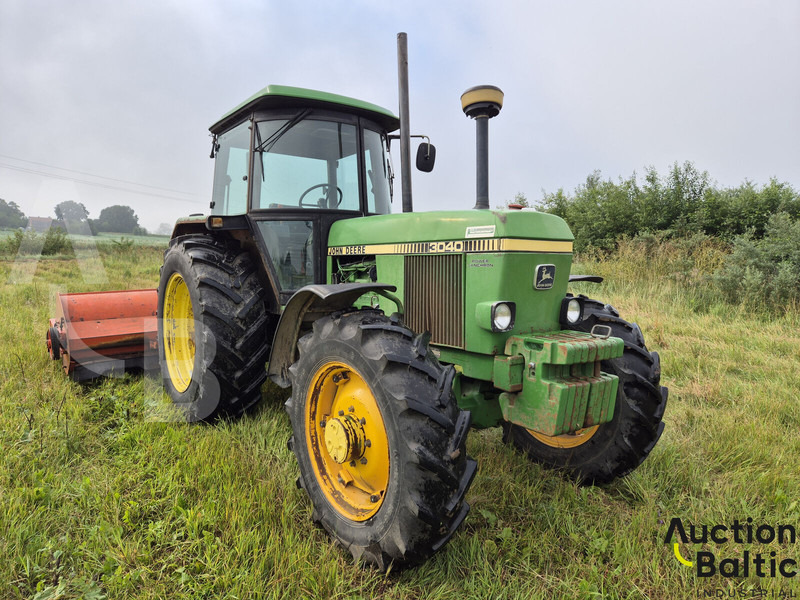 John Deere MFWD - جرار: صورة 1 John Deere MFWD - جرار: صورة 1