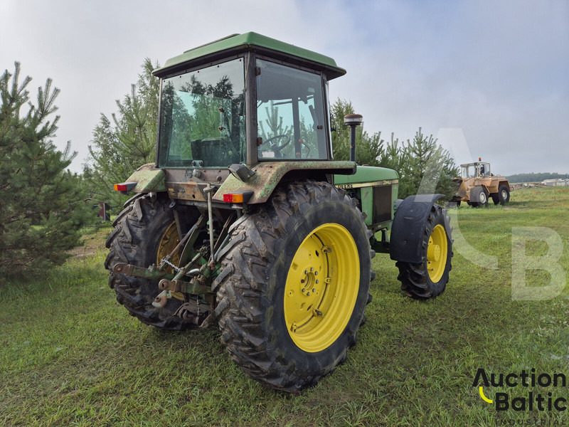 John Deere MFWD - جرار: صورة 3 John Deere MFWD - جرار: صورة 3