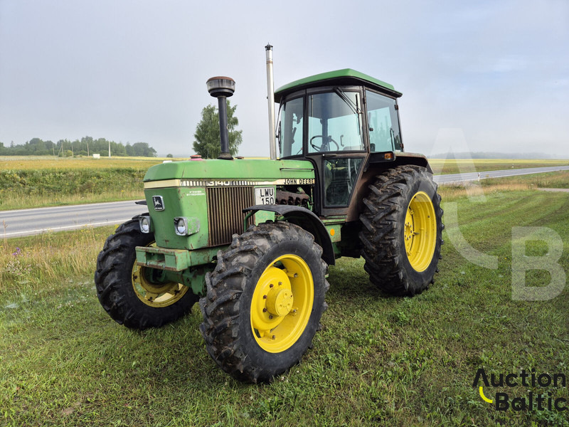 John Deere MFWD - جرار: صورة 1 John Deere MFWD - جرار: صورة 1