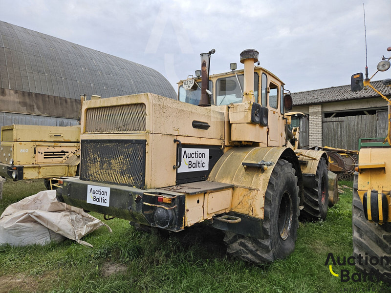 Kirovec K-700A - جرار: صورة 1 Kirovec K-700A - جرار: صورة 1