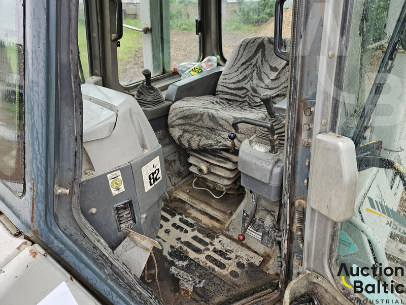 Komatsu D65EX-12 - جرافة: صورة 5 Komatsu D65EX-12 - جرافة: صورة 5