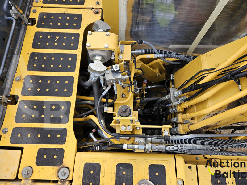 حفار زحاف Komatsu PC210LC-11: صورة 13