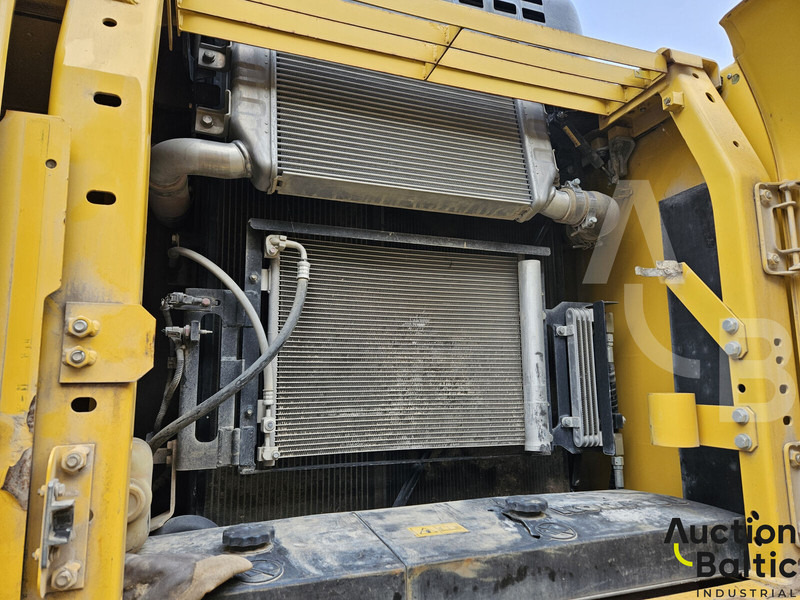 حفار زحاف Komatsu PC210LC-11: صورة 11