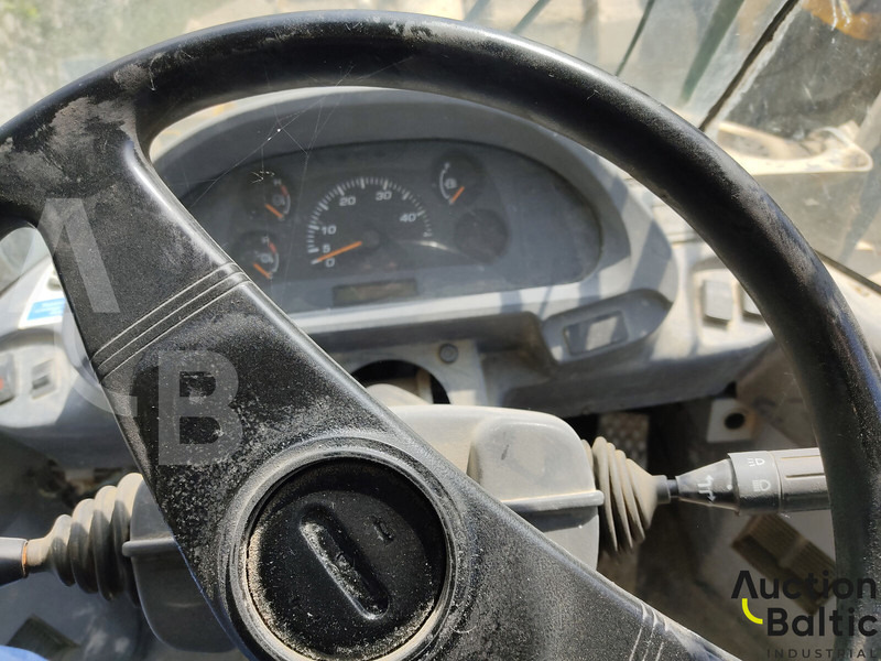 Komatsu WA250-5 - اللودر بعجل: صورة 5 Komatsu WA250-5 - اللودر بعجل: صورة 5
