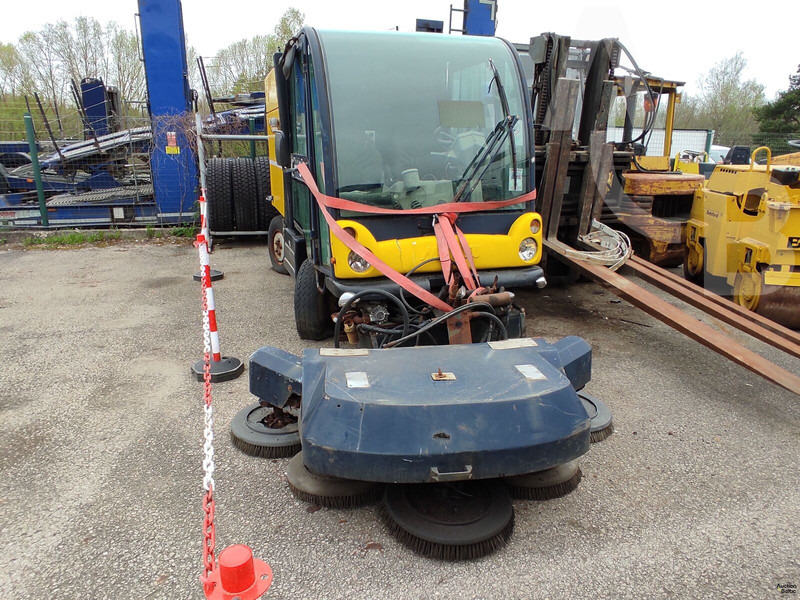 Mathieu Azura - سياره كنس شوارع: صورة 2 Mathieu Azura - سياره كنس شوارع: صورة 2