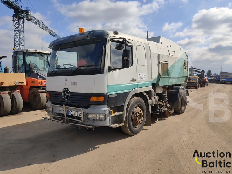 Mercedes-Benz 1517 - سياره كنس شوارع: صورة 1 Mercedes-Benz 1517 - سياره كنس شوارع: صورة 1