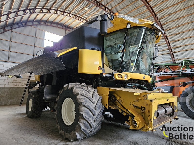 New Holland CR 9080 - حصادة موحَّدة: صورة 2 New Holland CR 9080 - حصادة موحَّدة: صورة 2