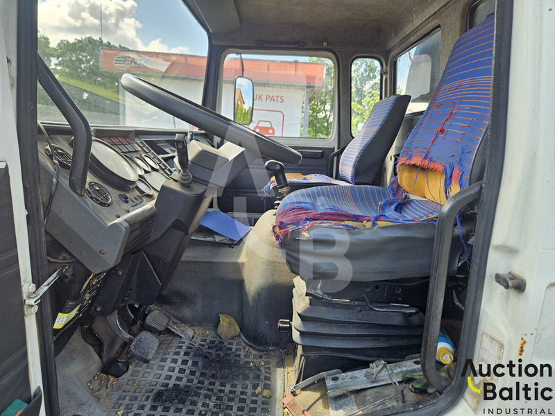 Renault Midliner S 150 - شاحنة صهريج: صورة 4 Renault Midliner S 150 - شاحنة صهريج: صورة 4